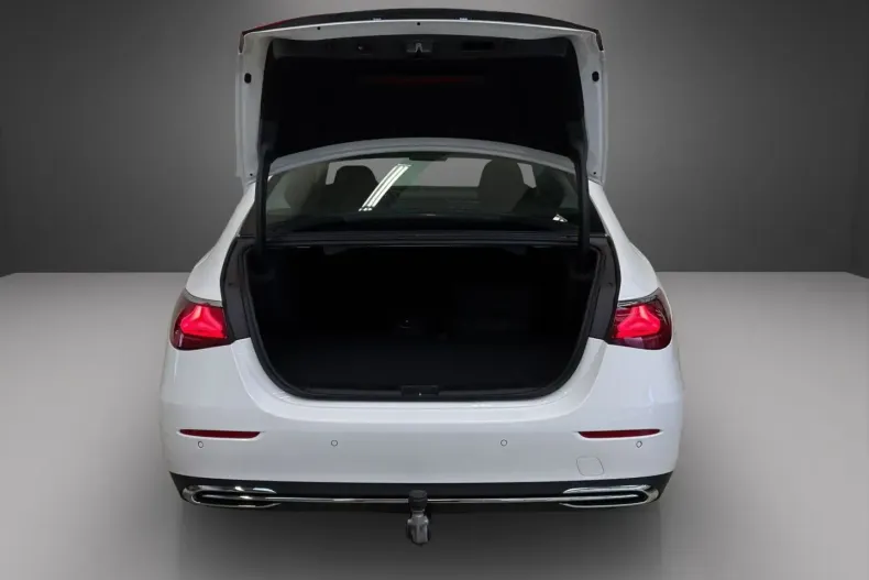 Mercedes-Benz E 300 din 2024 cu 24.243 km - oferta MER143571 - foto 12