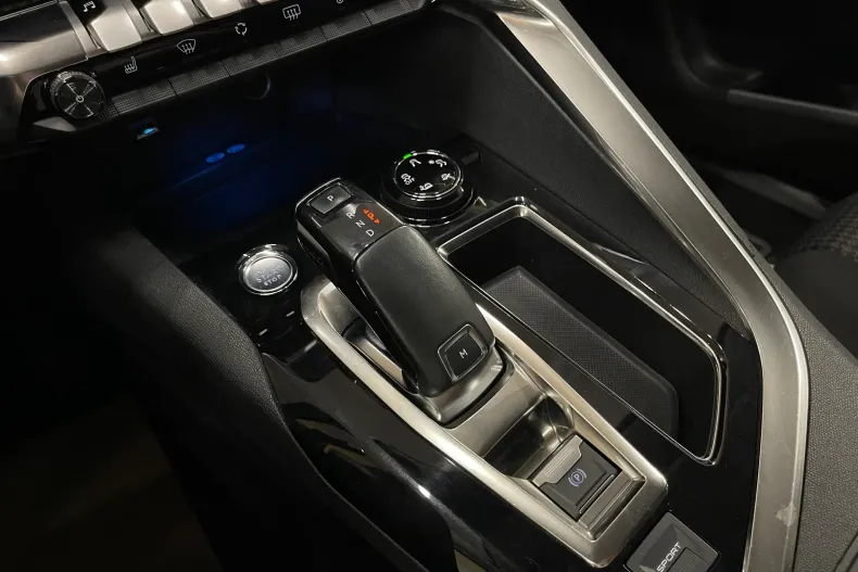 Peugeot 3008 din 2020 cu 147.272 km - oferta PEU143621 - foto 24