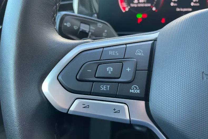 Volkswagen Passat din 2024 cu 8.400 km - oferta VOL143648 - foto 2