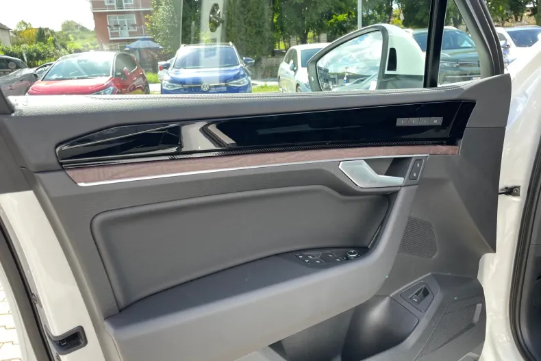 Volkswagen Touareg din 2025 cu 1 km - oferta VOL143649 - foto 7