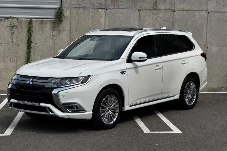 Mitsubishi Outlander din 2020 cu 120.512 km - oferta MIT143654 - foto 1