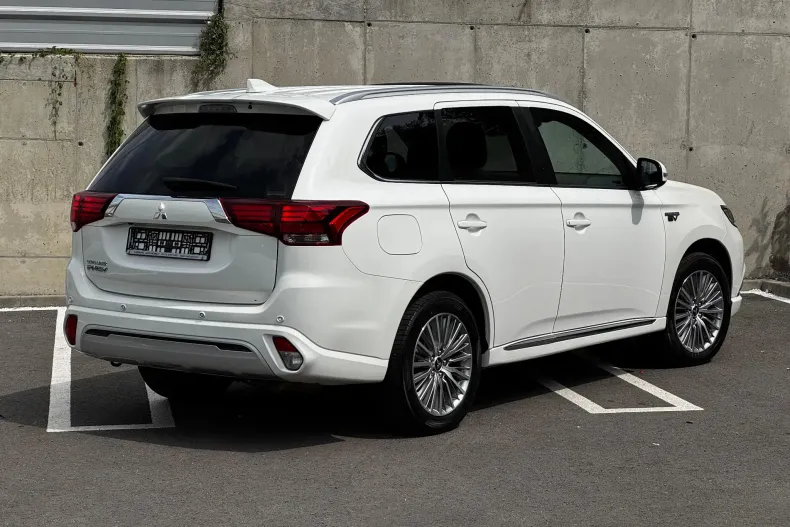 Mitsubishi Outlander din 2020 cu 120.512 km - oferta MIT143654 - foto 5