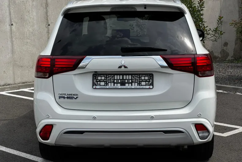 Mitsubishi Outlander din 2020 cu 120.512 km - oferta MIT143654 - foto 9