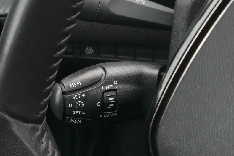 Peugeot 208 din 2023 cu 74.100 km - oferta PEU143732 - foto 20