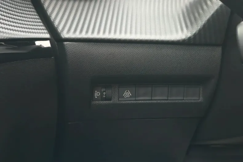 Peugeot 208 din 2023 cu 74.100 km - oferta PEU143732 - foto 25