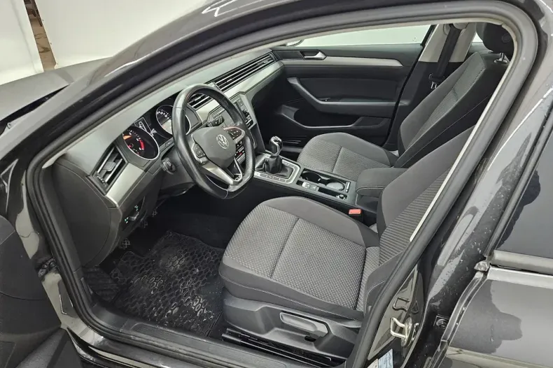 Volkswagen Passat din 2021 cu 59.000 km - oferta VOL143792 - foto 8