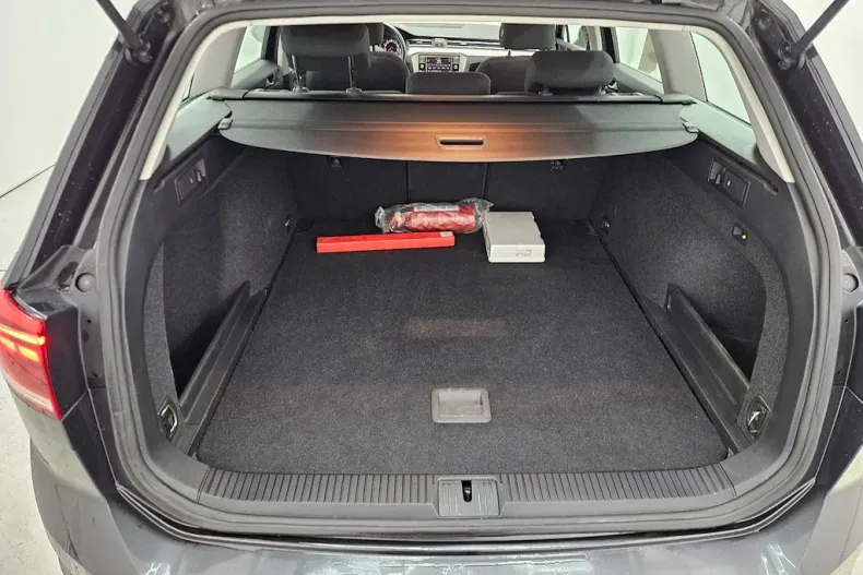 Volkswagen Passat din 2021 cu 59.000 km - oferta VOL143792 - foto 9