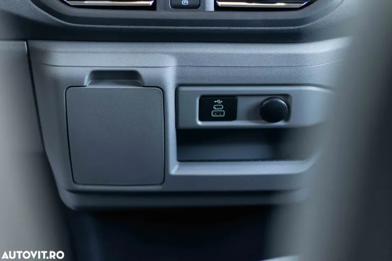 Ford Transit Custom din 2024 cu 20 km - oferta FOR143832 - foto 24