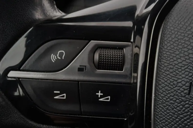 Peugeot 2008 din 2020 cu 90.550 km - oferta PEU143936 - foto 15