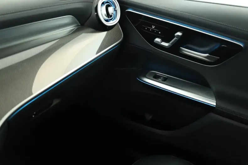 Mercedes-Benz GLC 300 din 2023 cu 45.900 km - oferta MER143999 - foto 12