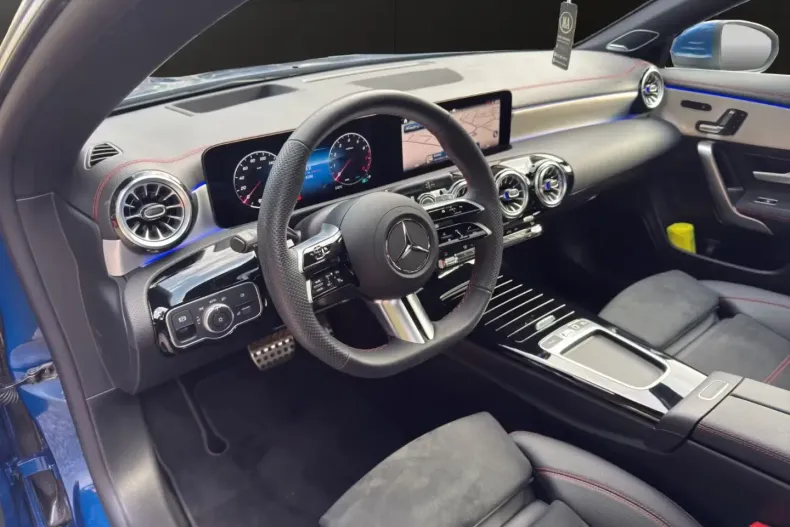 Mercedes-Benz CLA 200 din 2024 cu 4.000 km - oferta MER144053 - foto 13