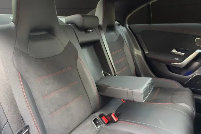 Mercedes-Benz CLA 200 din 2024 cu 4.000 km - oferta MER144053 - foto 17