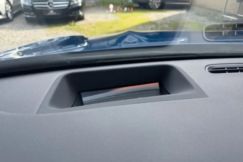 Mercedes-Benz CLA 200 din 2024 cu 4.000 km - oferta MER144053 - foto 23