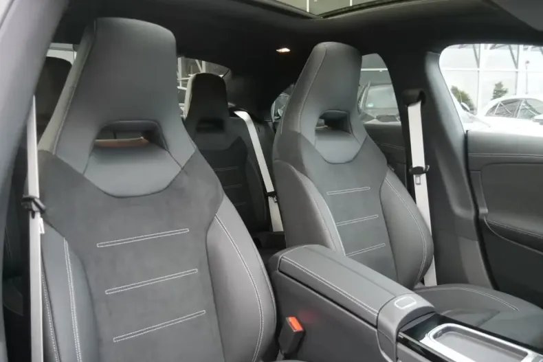 Mercedes-Benz CLA 200 din 2025 cu 19.900 km - oferta MER144055 - foto 6