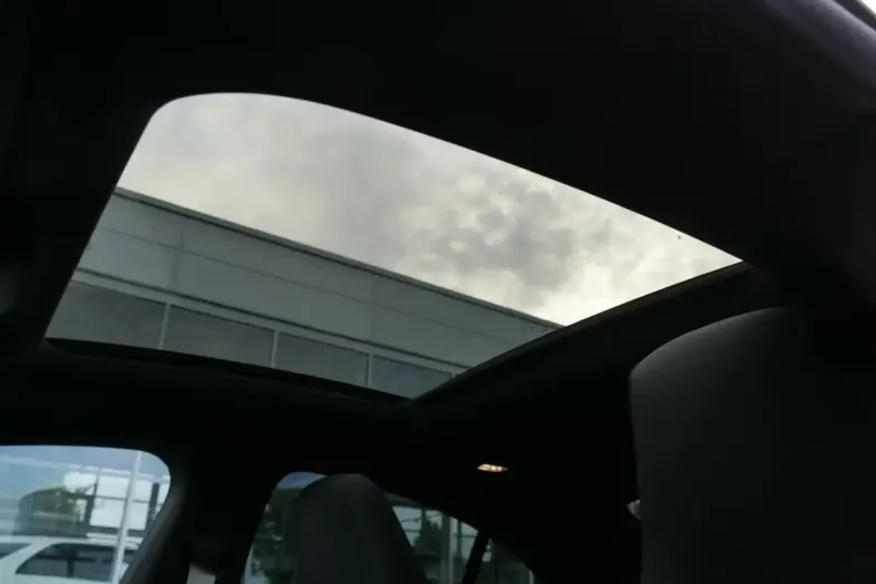 Mercedes-Benz CLA 200 din 2025 cu 19.900 km - oferta MER144055 - foto 10