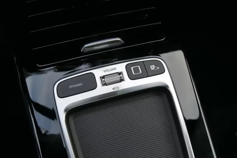 Mercedes-Benz CLA 200 din 2025 cu 19.900 km - oferta MER144055 - foto 12