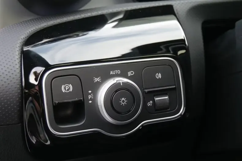 Mercedes-Benz CLA 200 din 2025 cu 19.900 km - oferta MER144055 - foto 14