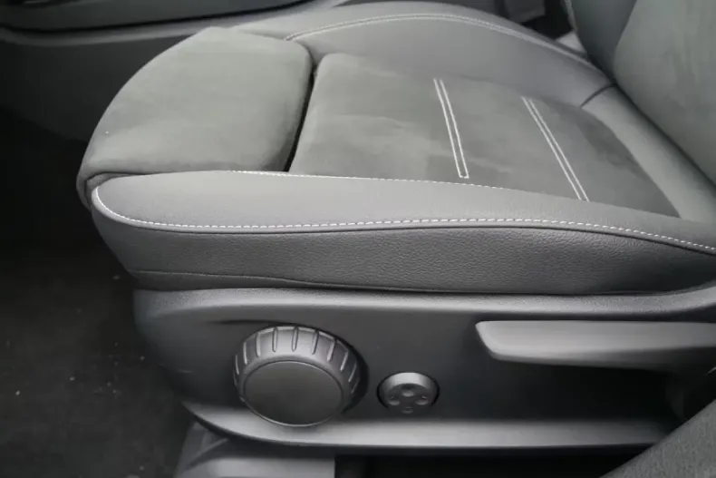 Mercedes-Benz CLA 200 din 2025 cu 19.900 km - oferta MER144055 - foto 15