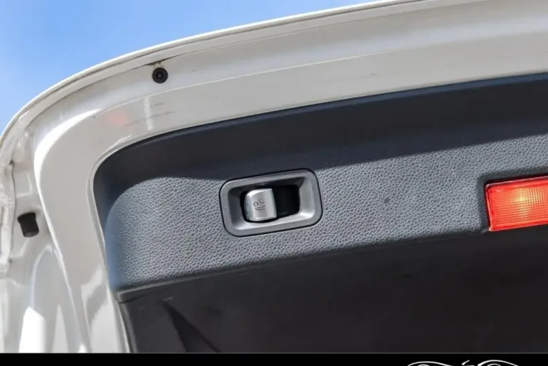 Mercedes-Benz GLC 300 din 2020 cu 80.650 km - oferta MER144058 - foto 9