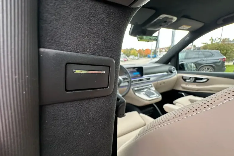 Mercedes-Benz V 300 din 2025 cu 6.000 km - oferta MER144075 - foto 23