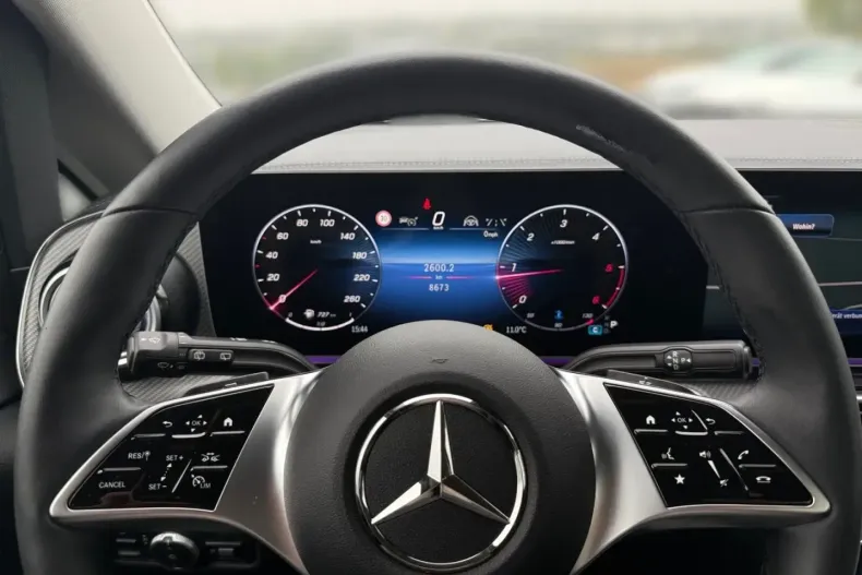 Mercedes-Benz V 300 din 2025 cu 8.671 km - oferta MER144076 - foto 8