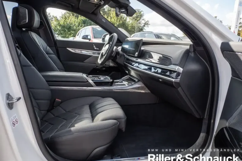 BMW 750 din 2024 cu 16.332 km - oferta BMW144116 - foto 5