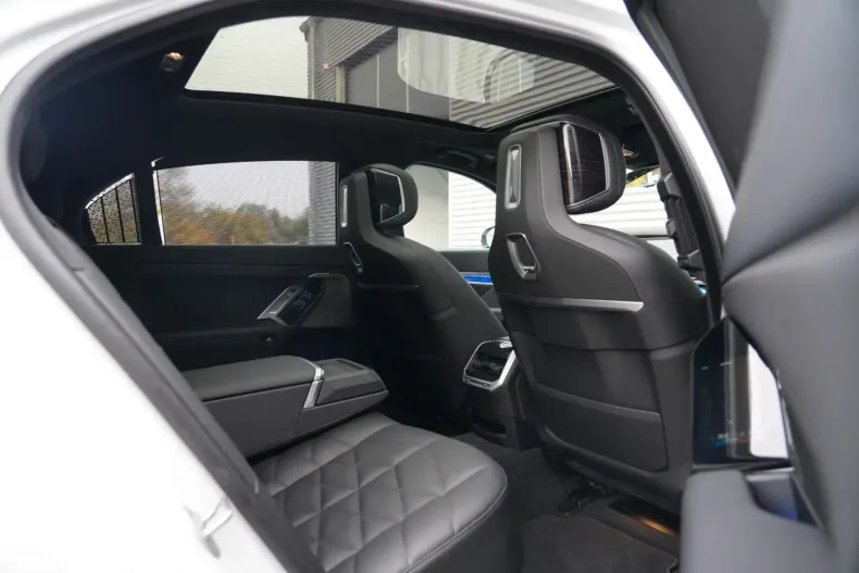 BMW 740 din 2024 cu 26.000 km - oferta BMW144118 - foto 29