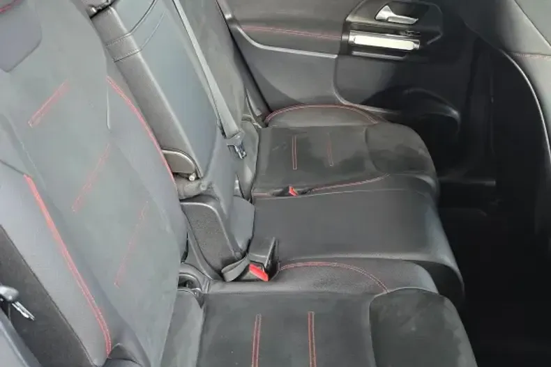 Mercedes-Benz GLB 200 din 2023 cu 32.000 km - oferta MER144133 - foto 1