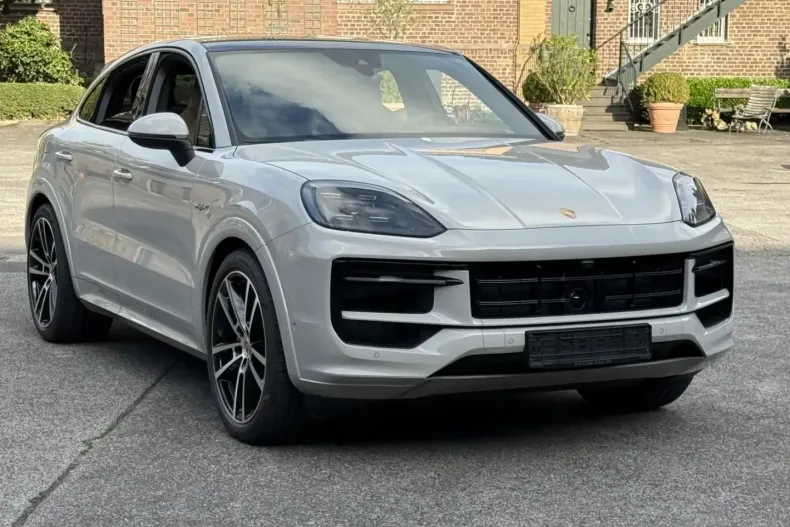 Porsche Cayenne din 2025 cu 9.900 km - oferta POR144139 - foto 1