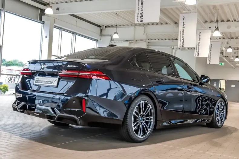 BMW 520 din 2023 cu 45.990 km - oferta BMW144144 - foto 2