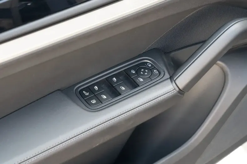 Porsche Cayenne din 2024 cu 19.900 km - oferta POR144149 - foto 21