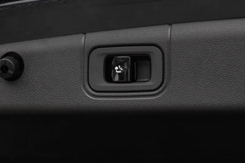 Mercedes-Benz E 200 din 2025 cu 9.545 km - oferta MER144158 - foto 11