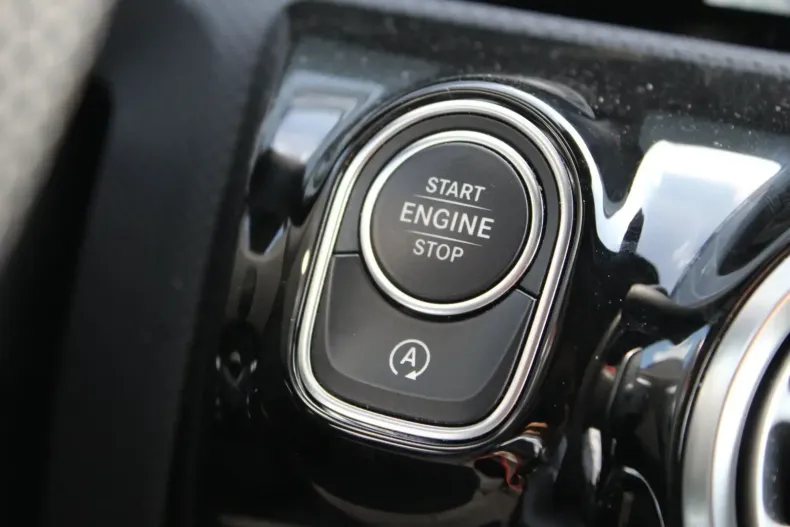 Mercedes-Benz CLA 200 din 2023 cu 43.900 km - oferta MER144210 - foto 16