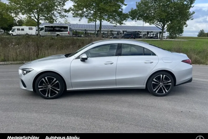 Mercedes-Benz CLA 200 din 2023 cu 3.779 km - oferta MER144215 - foto 2