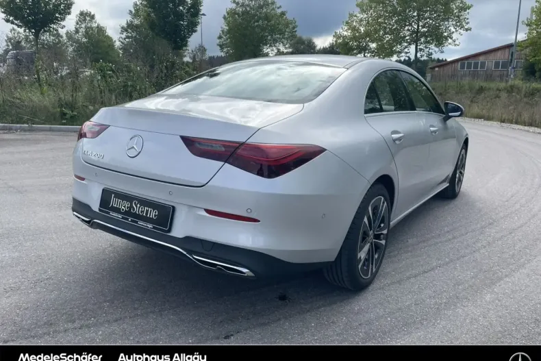 Mercedes-Benz CLA 200 din 2023 cu 3.779 km - oferta MER144215 - foto 3