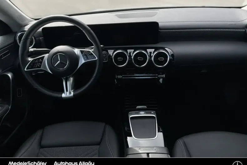 Mercedes-Benz CLA 200 din 2023 cu 3.779 km - oferta MER144215 - foto 8