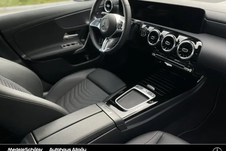 Mercedes-Benz CLA 200 din 2023 cu 3.779 km - oferta MER144215 - foto 11