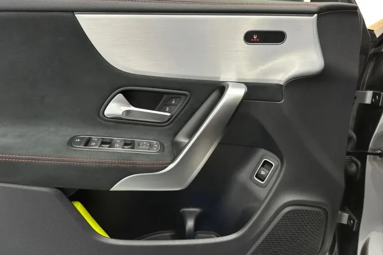 Mercedes-Benz CLA 220 din 2024 cu 9.251 km - oferta MER144220 - foto 8