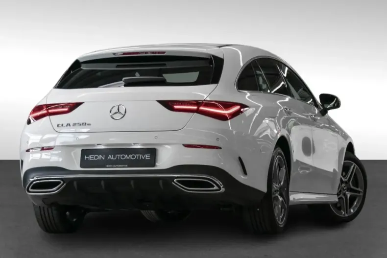 Mercedes-Benz CLA 250 din 2024 cu 15.990 km - oferta MER144221 - foto 2