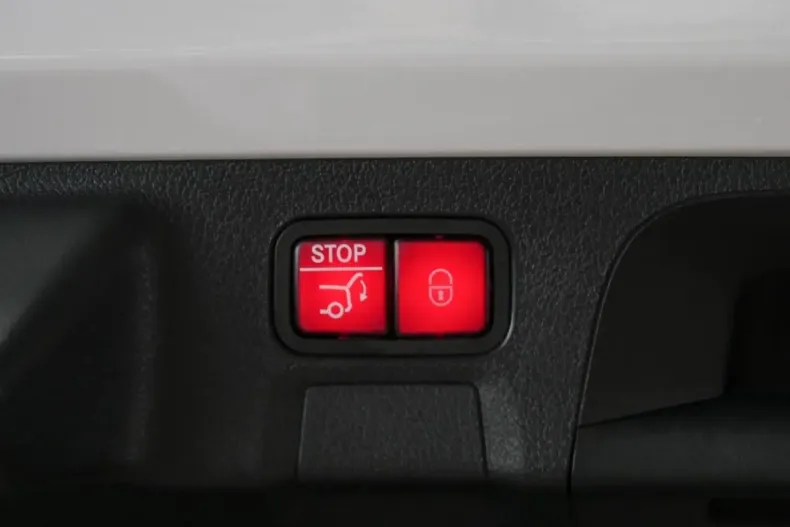 Mercedes-Benz CLA 250 din 2024 cu 15.990 km - oferta MER144221 - foto 13