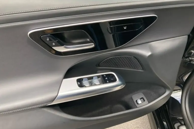 Mercedes-Benz E 220 din 2023 cu 15.189 km - oferta MER144241 - foto 7