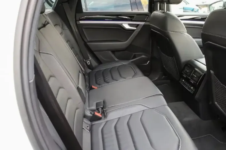 Volkswagen Touareg din 2023 cu 70.450 km - oferta VOL144246 - foto 9