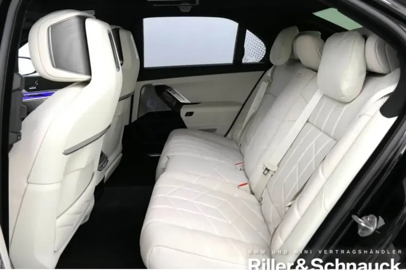 BMW 750 din 2024 cu 6.400 km - oferta BMW144268 - foto 8