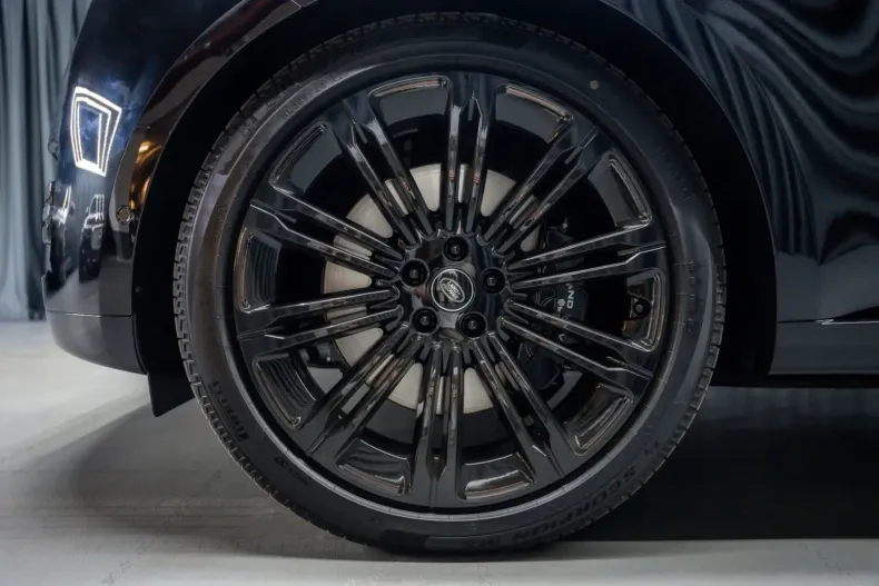 Land Rover Range Rover din 2024 cu 5.300 km - oferta LAN144323 - foto 2