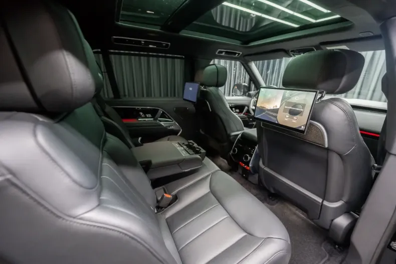 Land Rover Range Rover din 2024 cu 5.300 km - oferta LAN144323 - foto 4