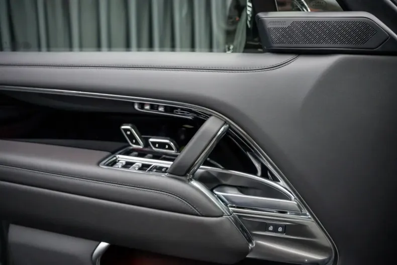 Land Rover Range Rover din 2024 cu 5.300 km - oferta LAN144323 - foto 10