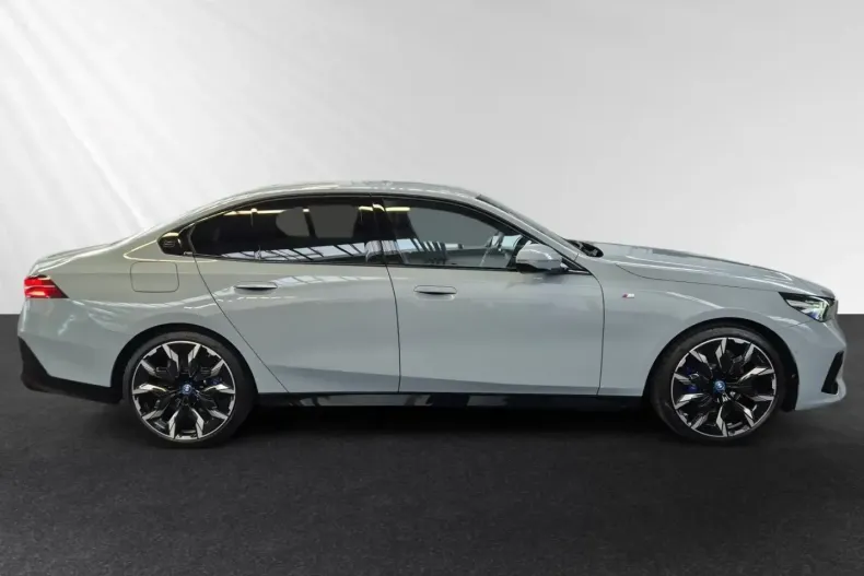 BMW 530 din 2024 cu 18.320 km - oferta BMW144347 - foto 2