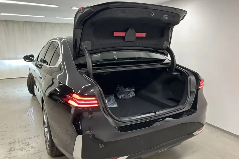 BMW 530 din 2024 cu 11.733 km - oferta BMW144348 - foto 10