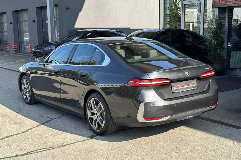 BMW 530 din 2024 cu 10.500 km - oferta BMW144359 - foto 8