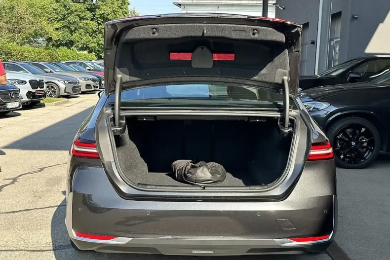 BMW 530 din 2024 cu 10.500 km - oferta BMW144359 - foto 11